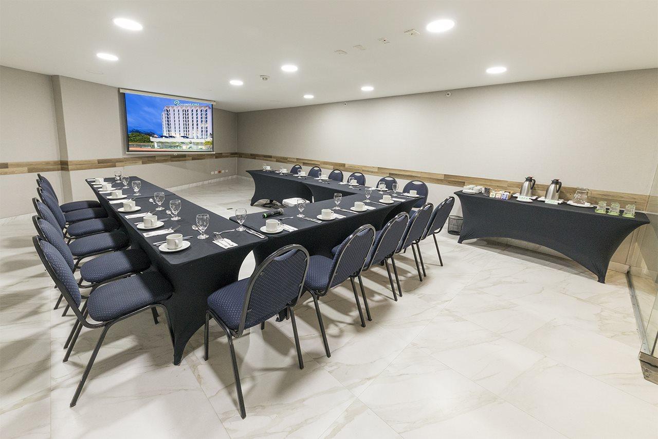 Hotel Cosmos 100 And Centro De Convenciones 5*