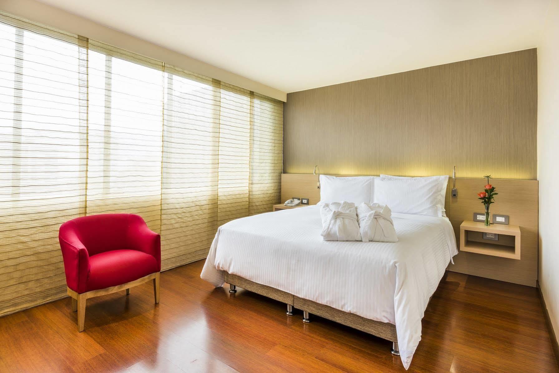Hotel Cosmos 100 And Centro De Convenciones